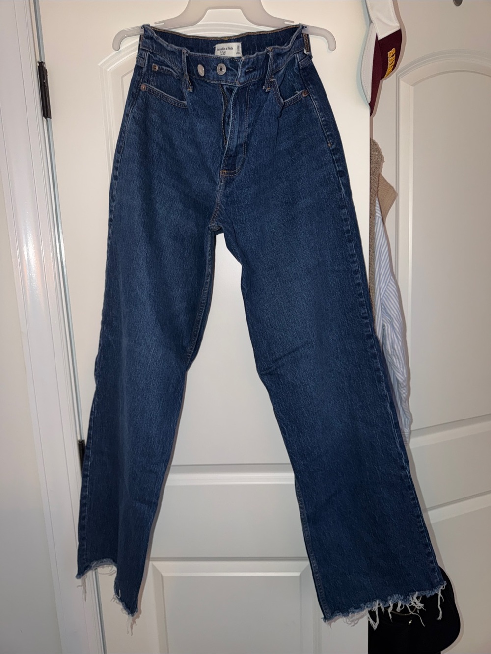 Abercrombie & Fitch dark rinse curve love low rise baggy Jeans. Size 30 Long